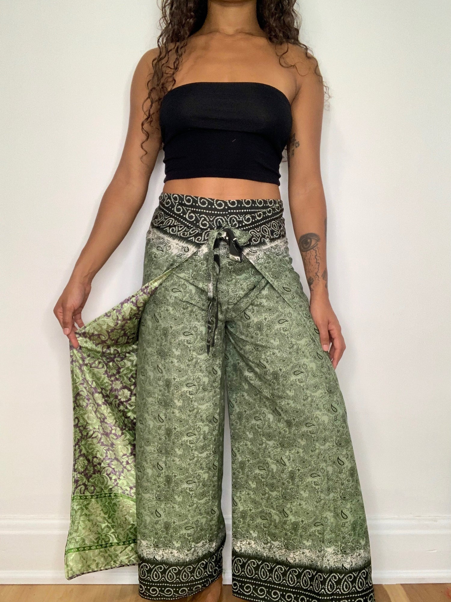 https://shopsol.ca/cdn/shop/products/Hippie.Bohemian.Green.White.Reversible.Silk.Wrap.Pants.Shopsol_1500x.jpg?v=1618695309